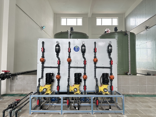 Trattamento dell'acqua semplificato Macchina di dosaggio chimico automatico integrato con PAC KMnO4
