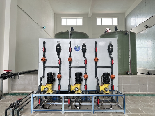 Trattamento dell'acqua semplificato Macchina di dosaggio chimico automatico integrato con PAC KMnO4